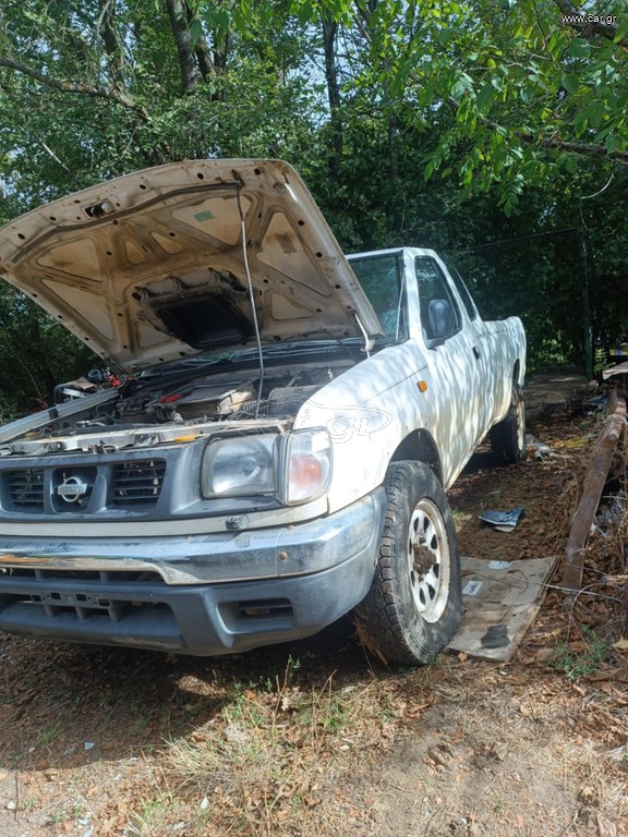 Nissan Navara 2000