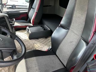 Volvo 2019-thumb-7