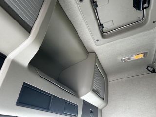 Volvo 2019-thumb-9