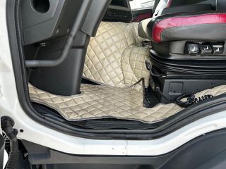 Volvo 2019-thumb-10
