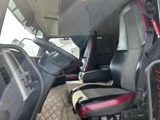 Volvo 2019-thumb-12