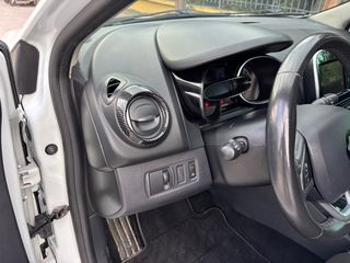 Renault Clio 2017 *EDITION ONE* 1.5 dci90 eco2 Edition One Bose 90hp automatic-thumb-32