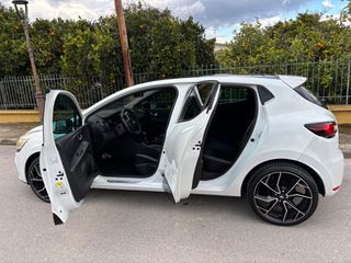 Renault Clio 2017 *EDITION ONE* 1.5 dci90 eco2 Edition One Bose 90hp automatic-thumb-36