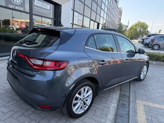 Renault Megane 2017-thumb-4
