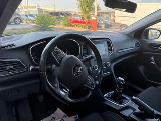 Renault Megane 2017-thumb-8