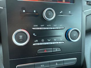Renault Megane 2017-thumb-11