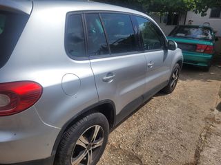 Volkswagen Tiguan 2008-thumb-5