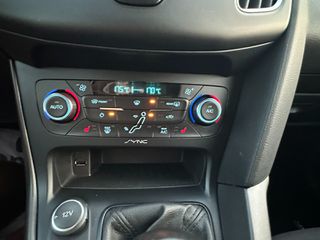 Ford Focus 2018-thumb-15