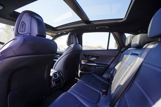 Mercedes-Benz GLC 300 2023 e 4MATIC/AMG LINE PREMIUM PLUS/PANORAMA/MASSAGE/VENT SEATS-thumb-31