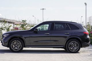Mercedes-Benz GLC 300 2023 e 4MATIC/AMG LINE PREMIUM PLUS/PANORAMA/MASSAGE/VENT SEATS-thumb-4