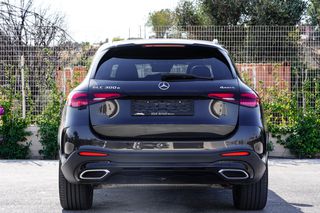 Mercedes-Benz GLC 300 2023 e 4MATIC/AMG LINE PREMIUM PLUS/PANORAMA/MASSAGE/VENT SEATS-thumb-8