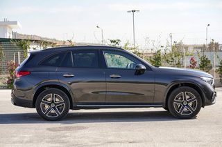Mercedes-Benz GLC 300 2023 e 4MATIC/AMG LINE PREMIUM PLUS/PANORAMA/MASSAGE/VENT SEATS-thumb-5