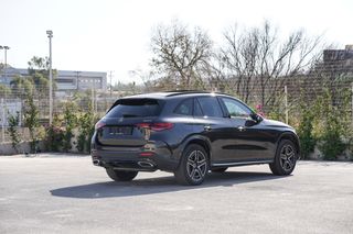 Mercedes-Benz GLC 300 2023 e 4MATIC/AMG LINE PREMIUM PLUS/PANORAMA/MASSAGE/VENT SEATS-thumb-3