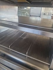 Θερμαντικό πάρκινγκ ανάμεσα σε κουζίνα κ παραδοτηριο