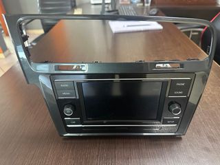 Ράδιο/ ραδιόφωνο  VW GOLF VII  5G6035869C μαζι με το πλαίσιο του