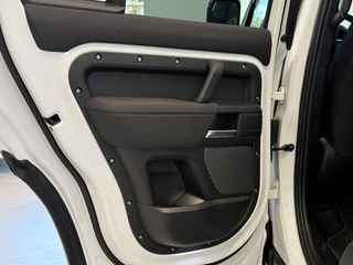 Land Rover Defender 2021 P400e Plug-In - VENERIS MOTORS-thumb-51