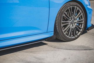 Φτεράκια προφυλακτήρα Maxton Design Ford Focus RS Mk3 - Μαύρο Γυαλιστερό - (FOFO3RSCNC-SRF1G)