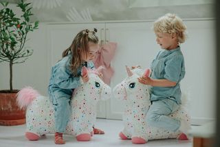 KREA Hop And Bounce Plush Horse, Rainbow (36-2033) / Toys