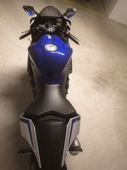 Yamaha YZF-R1 2017-thumb-3