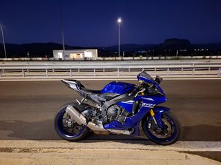 Yamaha YZF-R1 2017-thumb-5