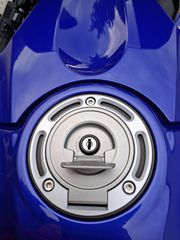 Yamaha YZF-R1 2017-thumb-8