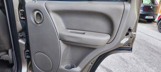 Jeep Cherokee 2005 LIMITED-thumb-12