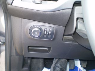 Opel Corsa 2015-thumb-7