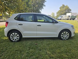 Volkswagen Polo 2010-thumb-8
