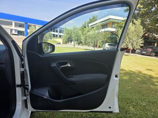 Volkswagen Polo 2010-thumb-9