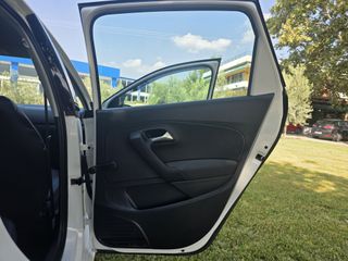 Volkswagen Polo 2010-thumb-10