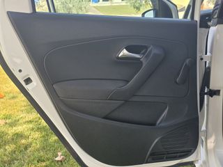 Volkswagen Polo 2010-thumb-11