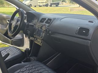 Volkswagen Polo 2010-thumb-16