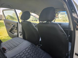 Volkswagen Polo 2010-thumb-17