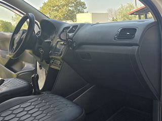 Volkswagen Polo 2010-thumb-18
