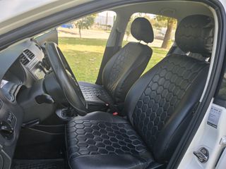 Volkswagen Polo 2010-thumb-21