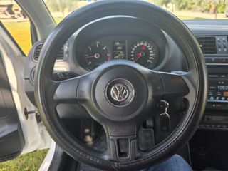 Volkswagen Polo 2010-thumb-22