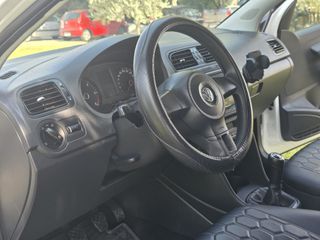 Volkswagen Polo 2010-thumb-23