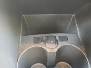 Volkswagen Polo 2010-thumb-24
