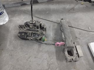Renault Clio 2006-2009 Γνησια Κλειδαρια Εμπρος Αριστερη Και Εξωτερικη Βαση Χειρολαβης Με Κωδικο 8200226524.