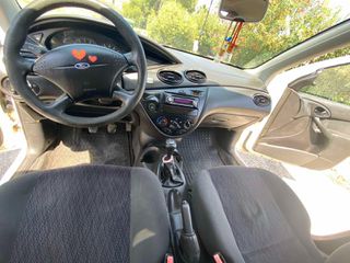 Ford Focus 2000 FOCUS 1.4-thumb-2
