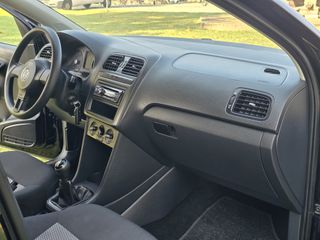 Volkswagen Polo 2013-thumb-25