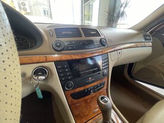 Mercedes-Benz E 200 2009-thumb-9