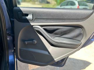 Ford Focus 2006-thumb-10