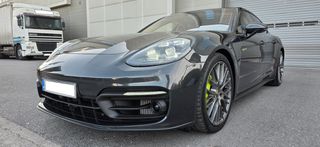Porsche Panamera 2023 4 E-HYBRID Platinum Edition Chrono Package.
