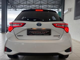 Toyota Yaris 2018 1.5 HYBRID Collection Bi-Tone-thumb-11