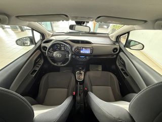 Toyota Yaris 2018 1.5 HYBRID Collection Bi-Tone-thumb-32