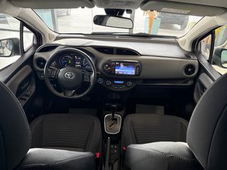 Toyota Yaris 2018 1.5 HYBRID Collection Bi-Tone-thumb-54