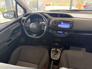 Toyota Yaris 2018 1.5 HYBRID Collection Bi-Tone-thumb-57