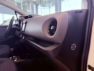 Toyota Yaris 2018 1.5 HYBRID Collection Bi-Tone-thumb-61