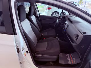Toyota Yaris 2018 1.5 HYBRID Collection Bi-Tone-thumb-59